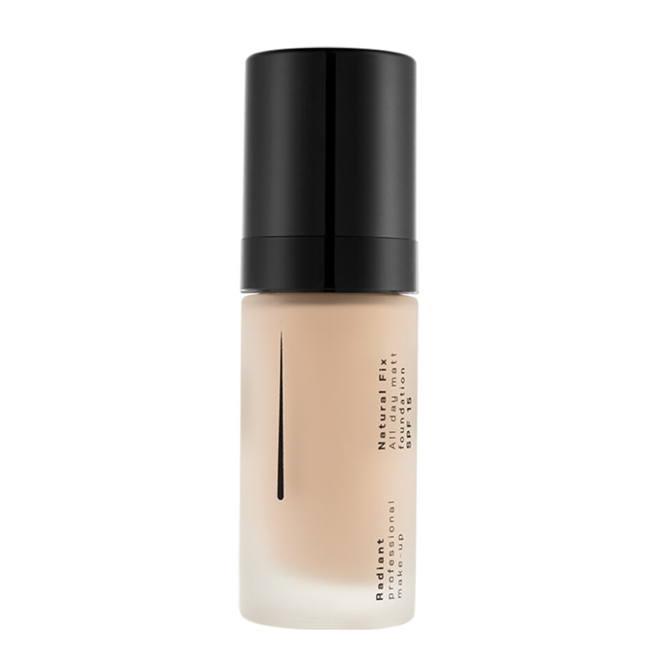 Natural Fix All Day Matt Makeup 01 fra Radiant Professional - Skab et fejlfrit, mat look hele dagen. Let, naturlig dækning for en strålende finish.