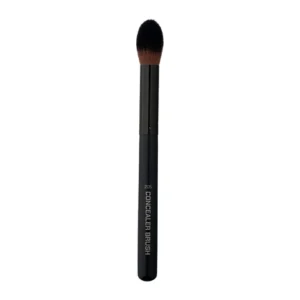 Radiant Professional's 205 Concealer Brush giver præcis dækning og blanding. De syntetiske børstehår sikrer en let og fejlfri påføring af concealer. Den lille, spidse børstekop når nemt svære områder som øjenkroge og næsefløje. Den ergonomiske form og lette konstruktion sikrer komfortabel håndtering. Perfekt til flydende, cremet eller fast concealer - et uundværligt redskab for en fejlfri finish.