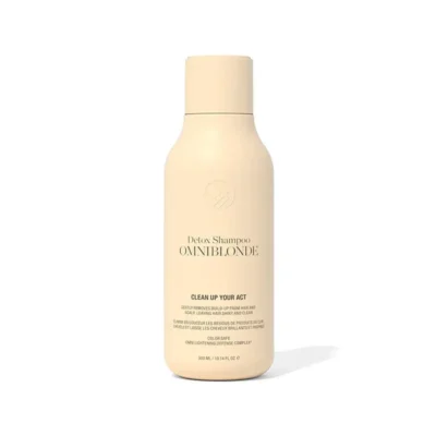 OMNIBLONDE - Clean Up Your Act Detox Shampoo indeholder vores kraftfulde Omni Lightening Defense Complex®, gojibær og vegetabilsk protein. Den renser hårbunden og håret dybt